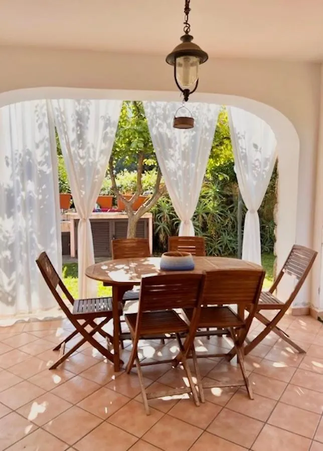 Iss Travel, Molly'S Garden - 2-Bedroom Apartment With Air-Condition San Teodoro  Itália