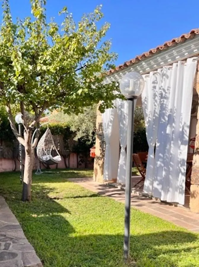 Villa Iss Travel, Molly'S Garden - 2-Bedroom Apartment With Air-Condition San Teodoro  Itália